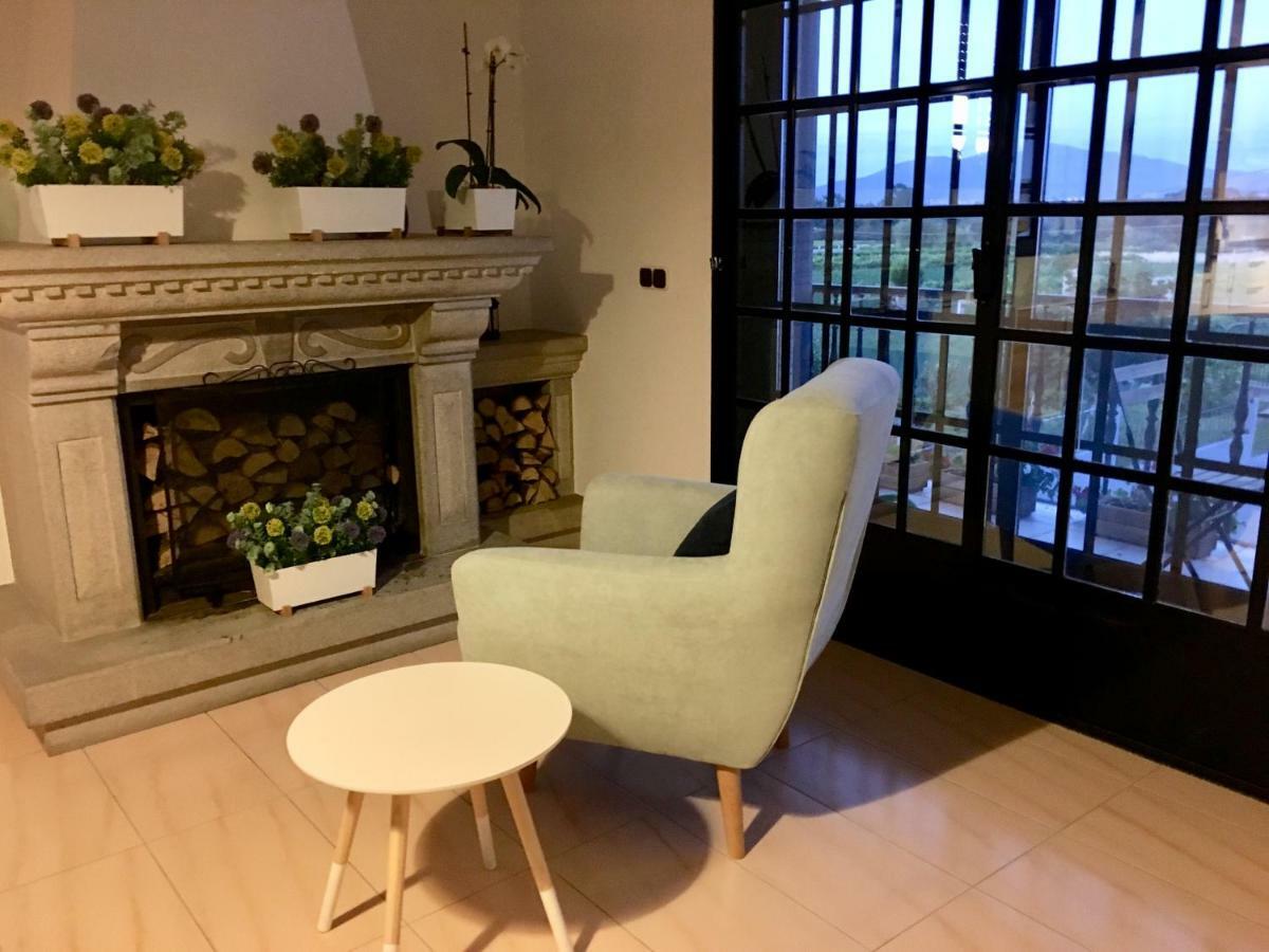 Apartamento As Sinas Apartment บียานูเอบา เด อาโรซา ภายนอก รูปภาพ
