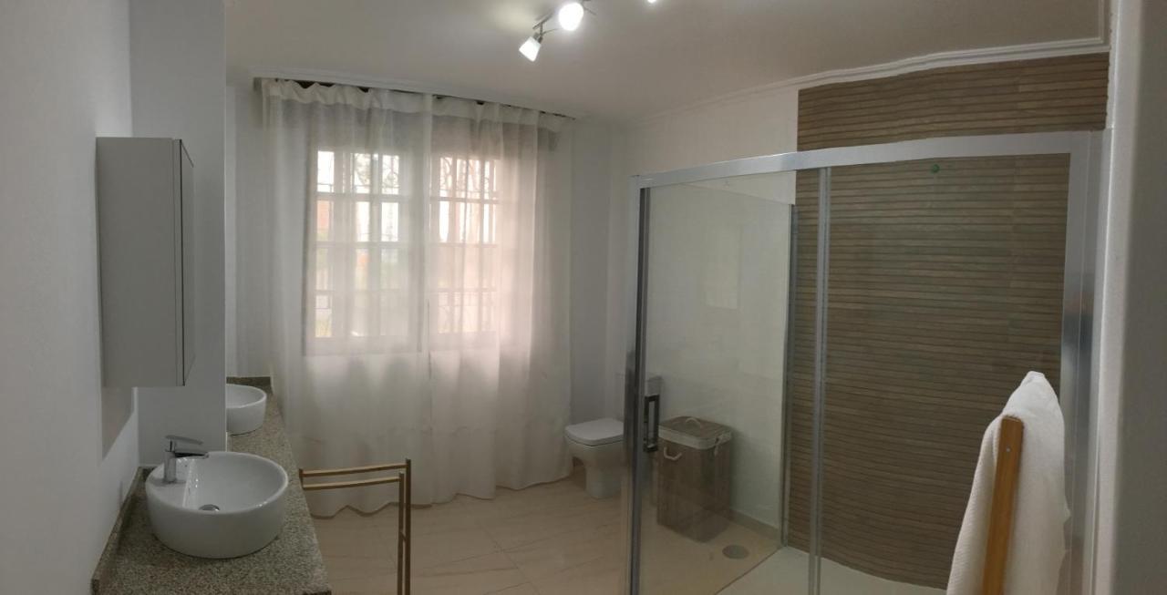 Apartamento As Sinas Apartment บียานูเอบา เด อาโรซา ภายนอก รูปภาพ